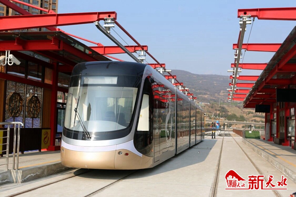 王銳調(diào)研有軌電車示范線一期工程、工業(yè)博物館等項(xiàng)目建設(shè)情況