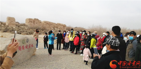 “引客入瓜”開門紅！瓜州迎來景區(qū)復(fù)工后首個(gè)旅行團(tuán)
