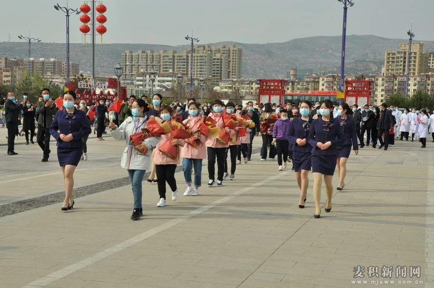 不辱使命 英雄凱旋！麥積區(qū)馳援武漢5名醫(yī)務(wù)人員回家了