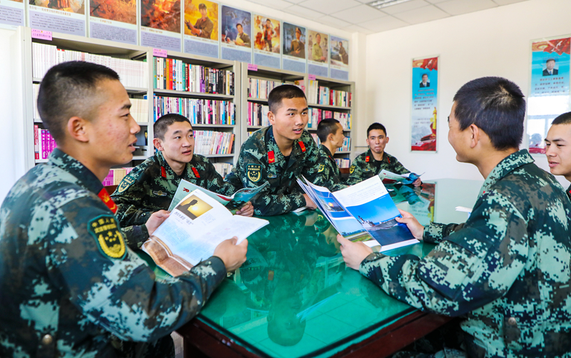 隴拍客·世界讀書(shū)日|甘肅武警：書(shū)香滿軍營(yíng)（組圖）