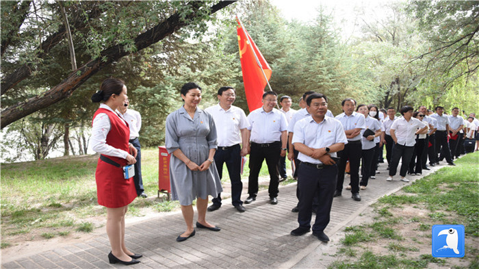 7月1日，嘉峪關(guān)市紀委監(jiān)委機關(guān)黨委在迎賓湖絲路廉潔文化主題公園舉行慶祝黨建99周年迎“七一”主題黨日活動。_副本.jpg