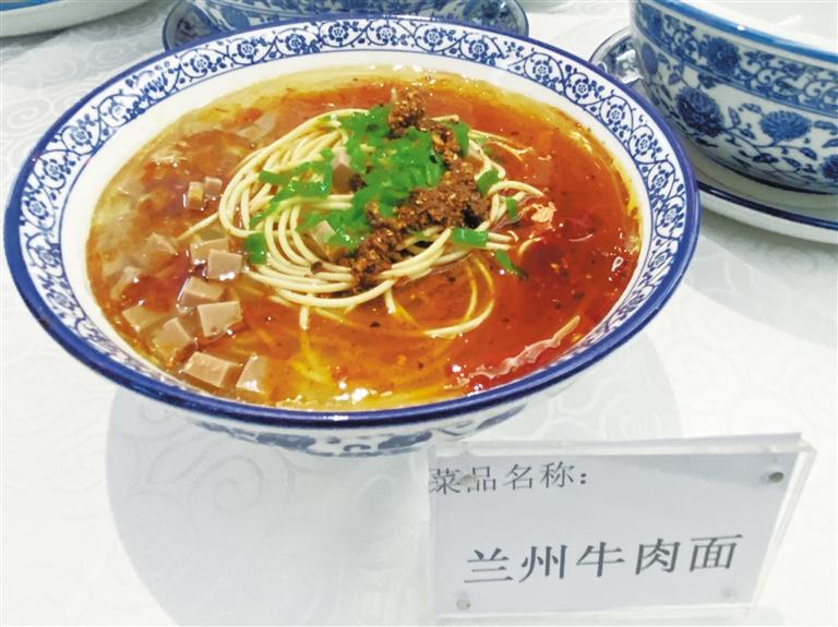 品香茗吃美食 還能K歌跳舞 “環(huán)西部火車游”專列爽得很！