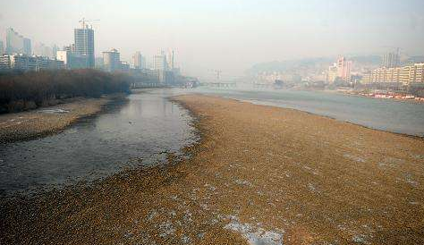 市民：黃河水位大降會(huì)不會(huì)影響供水？ 水務(wù)部門：枯水期流量偏小屬于正?，F(xiàn)象