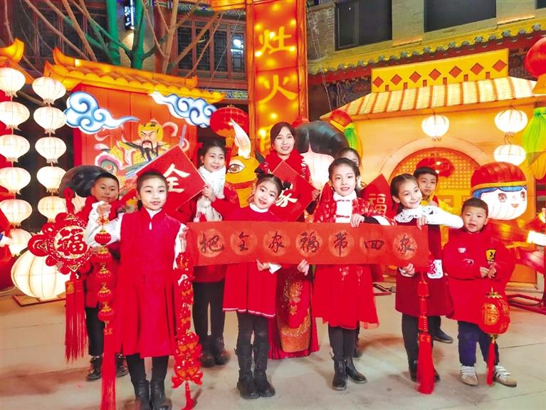原創(chuàng)音樂電視《全家?！废蛱m州市人民拜年！