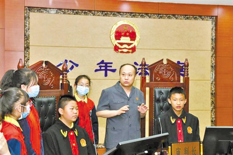 甘肅省高級(jí)人民法院舉行“法愛(ài)同行 別樣過(guò)六一”主題公眾開放日活動(dòng)