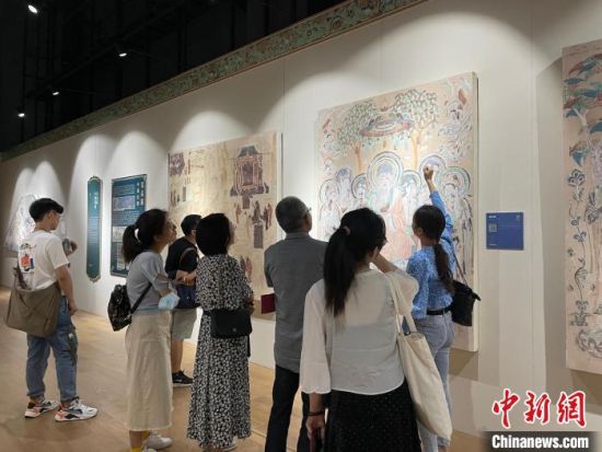 圖為展覽現(xiàn)場?！〗瓧顭?攝