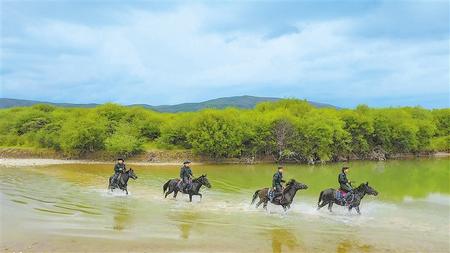 草原騎警，牧民心中的親人——記瑪曲縣公安局草原騎警大隊(duì)