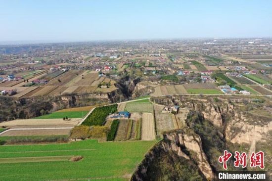 圖為位于甘肅省慶陽(yáng)市西峰區(qū)境內(nèi)的南佐遺址地貌。(資料圖) 甘肅省文物局供圖