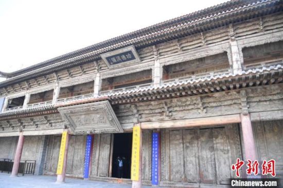 圖為張掖大佛寺建筑外圍?！钇G敏 攝