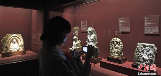 2018年8月，《平山郁夫的絲路世界——平山郁夫絲綢之路美術館文物展》在甘肅敦煌莫高窟開展。中新社記者 楊艷敏 攝