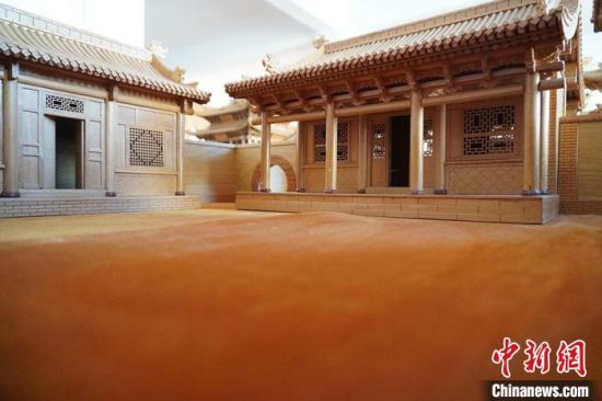 圖為微縮建筑蘭州四合院內(nèi)部結(jié)構(gòu)?！【琶赖┰?　攝