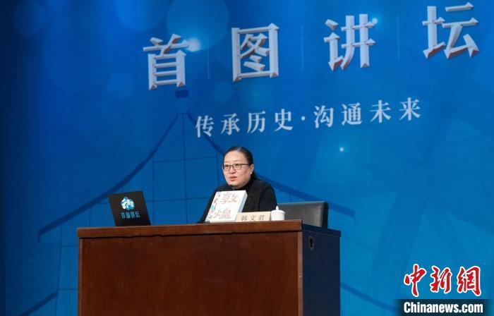 敦煌研究院文化弘揚部講解科科長韓文君。　湖南文藝出版社供圖