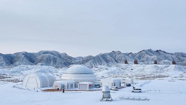 2023年12月14日拍攝的甘肅省金昌市“火星1號基地”雪后景象。新華社發(fā)(李婷 攝)