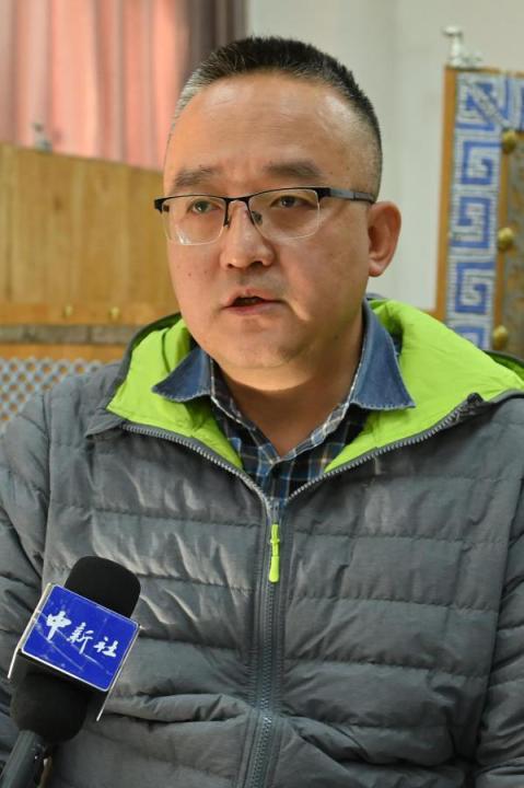 謝焱，甘肅省文物考古研究所副研究館員、考古研究二部主任、田野考古項目負(fù)責(zé)人。主持參與了張家川馬家塬戰(zhàn)國西戎墓地、臨潭磨溝齊家文化墓地等20多項考古調(diào)查、發(fā)掘工作，曾獲得中國國家文物局田野考古二、三等獎，“十二五”文物保護(hù)科學(xué)和技術(shù)創(chuàng)新二等獎等榮譽。