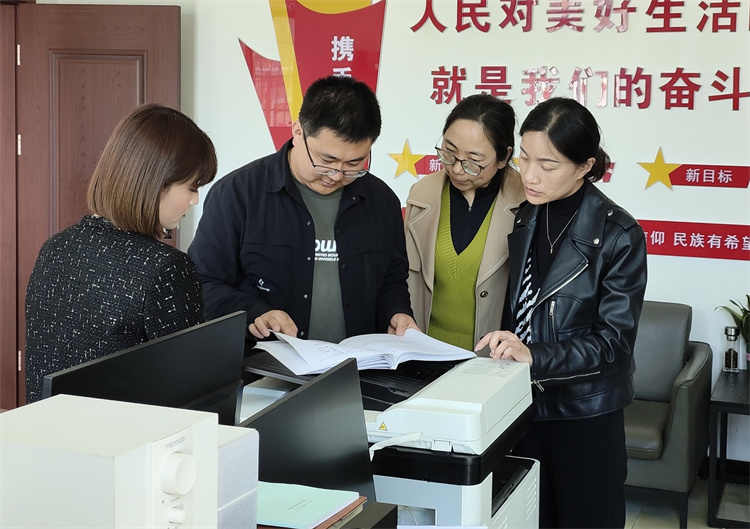 徽縣紀(jì)檢監(jiān)察系統(tǒng)組成3個(gè)片區(qū)協(xié)作交叉檢查組深入各鄉(xiāng)鎮(zhèn)督查惠民惠農(nóng)政策落實(shí)、村集體“三資”規(guī)范管理等工作.jpg
